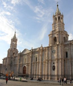 Arequipa - Kathedraal op Plaza Mayor